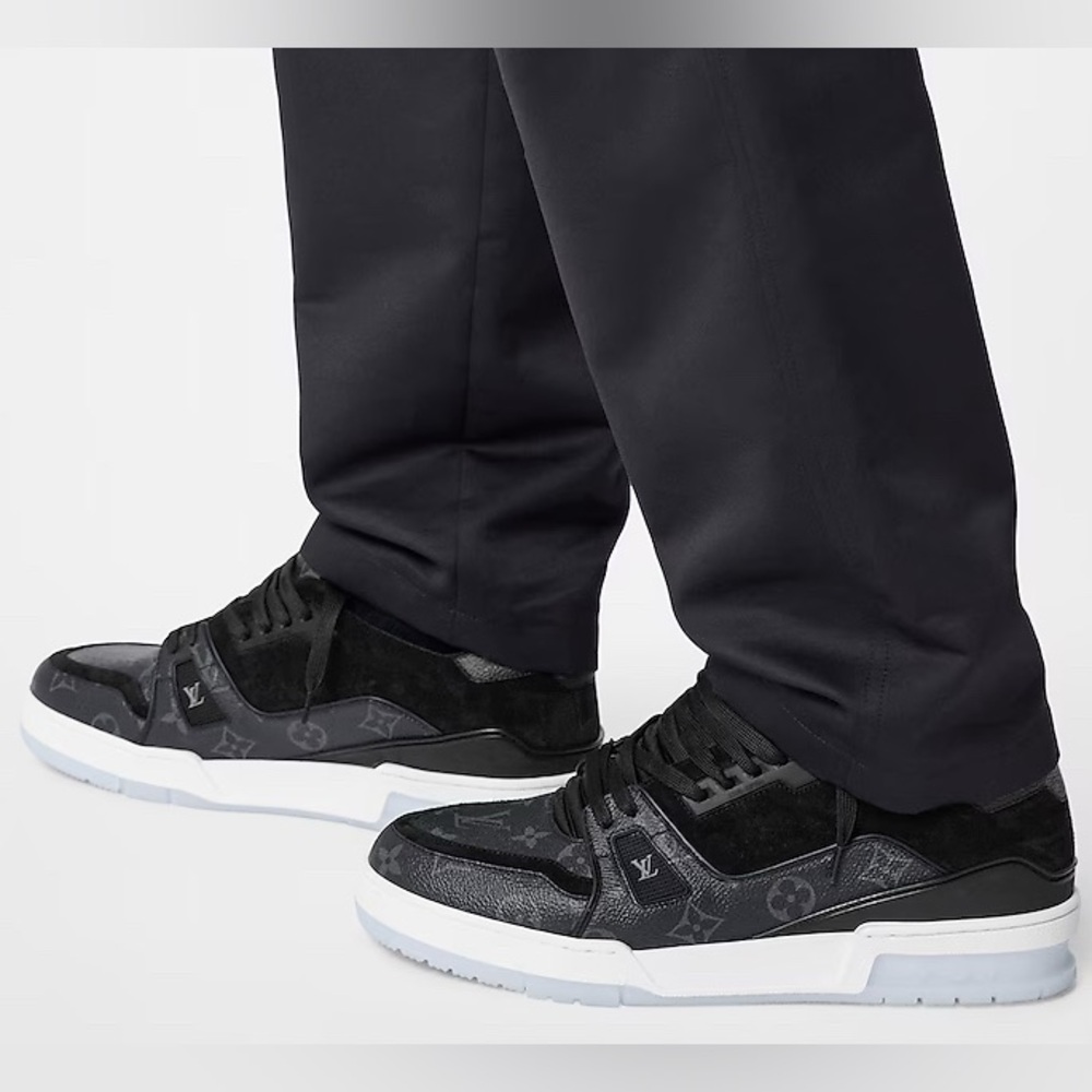 LV trainer sneakers men’s authentic